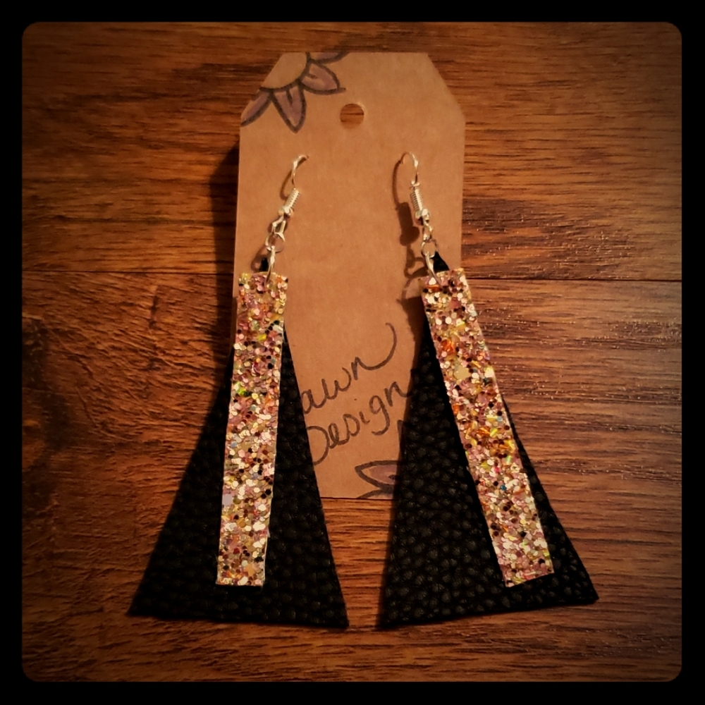 ‼SPARKLES‼TRIANGLES‼GORGEOUS‼EARRINGS FAUX LEATHER